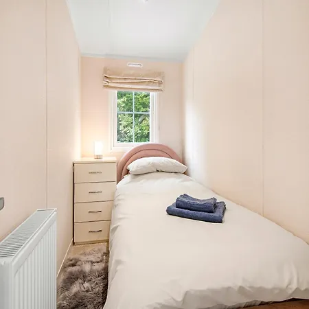 Holiday home European - Uk40848